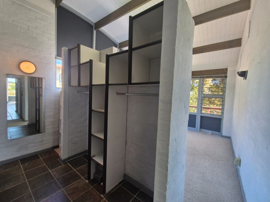 5 Bedroom Property for Sale in Herolds Bay Western Cape